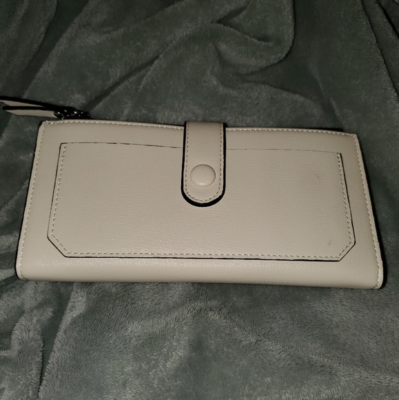 Brand new cream baellerry wallet - Picture 1 of 5